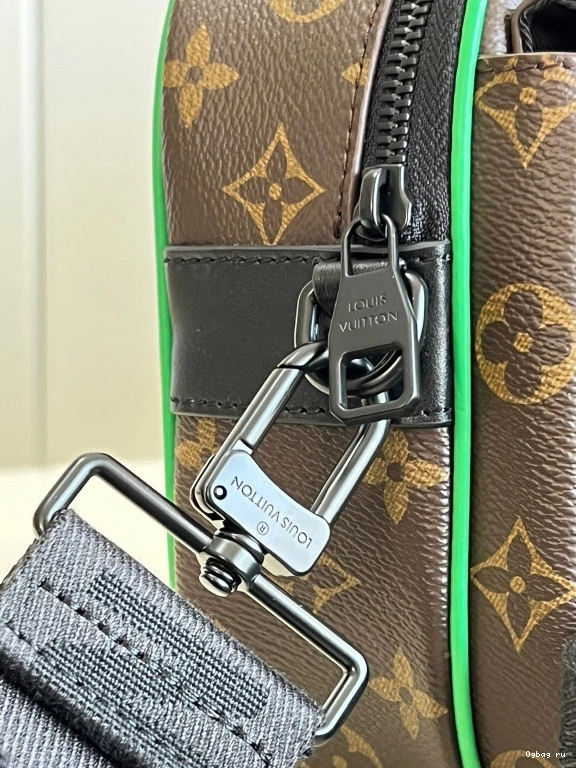 S VUITTON LOCK LOUIS MESSENGER 0819